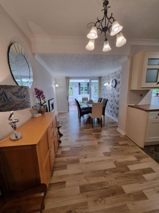 Charming Coastal Bungalow Кейтън Екстериор снимка